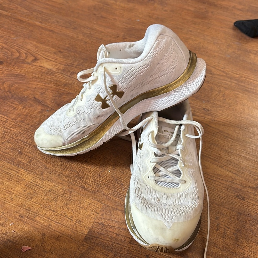White Under Armor Running shoes